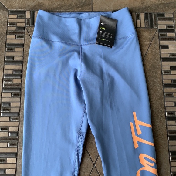 NIKE WMNS LEGGINGS THE NIKE ONE TIGHT FIT - Picture 4 of 13